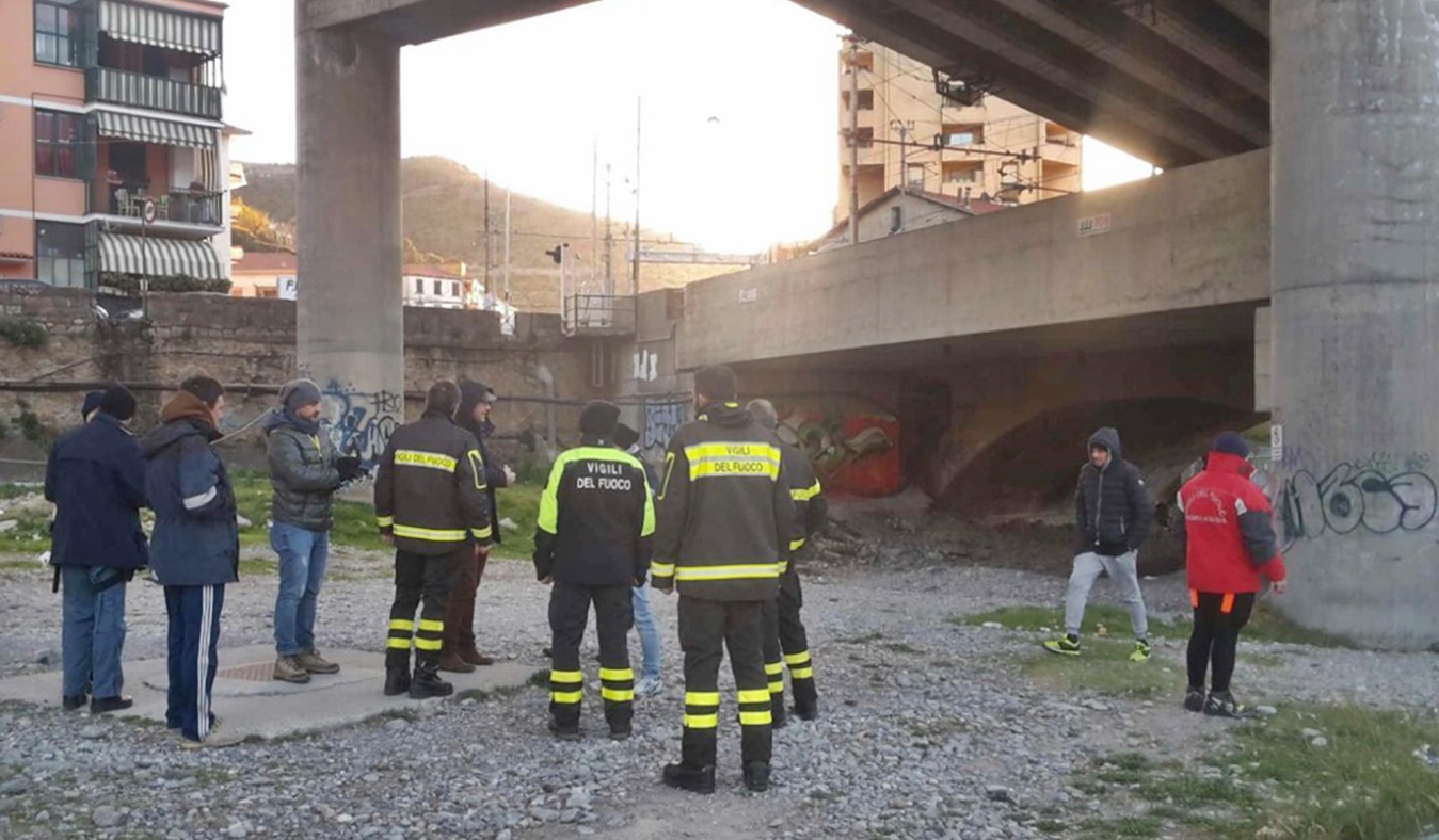 Migranti Ventimiglia sgombero ponte Ferrovia Roja Roya_03