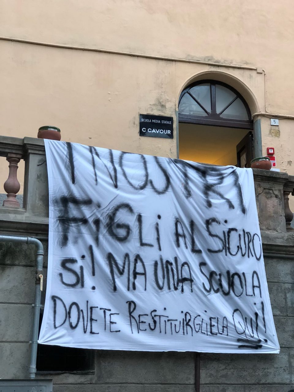 Scuola Cavour: sopralluogo della minoranza, Ballestra: “La scuola non va chiusa”