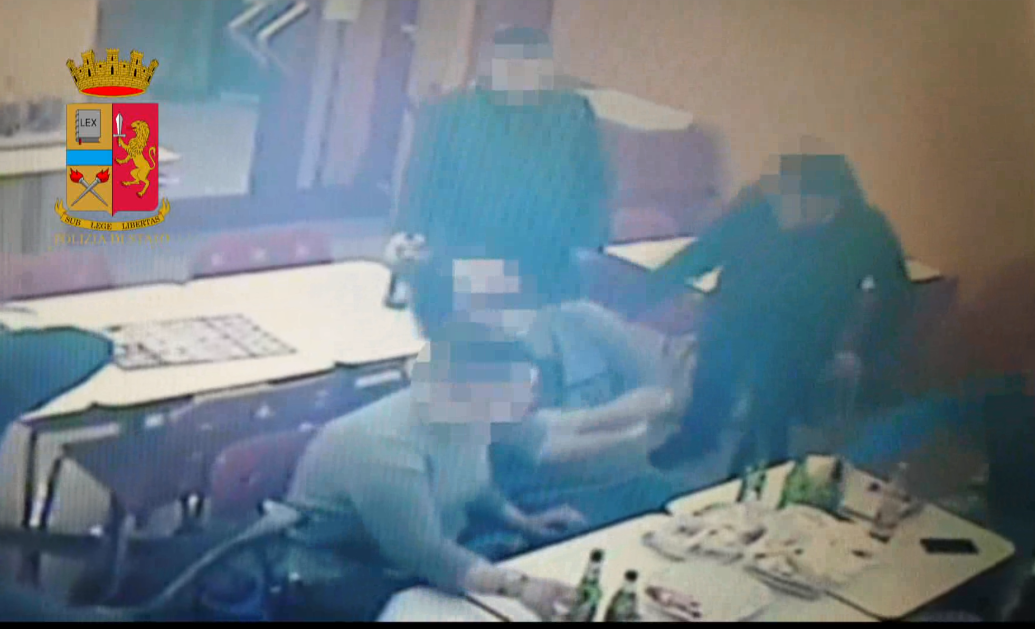 Il video del 20enne di Ventimiglia a cui hanno rotto il naso per avere negato una sigaretta