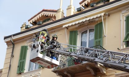 Caduta calcinacci in corso Italia a Bordighera: intervengono i vigili del fuoco