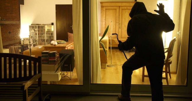 Gruppo di ladri in azione a Sanremo: due in fuga dalla polizia
