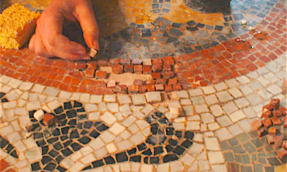 Riciclare per costruire: il laboratorio di mosaico a Imperia