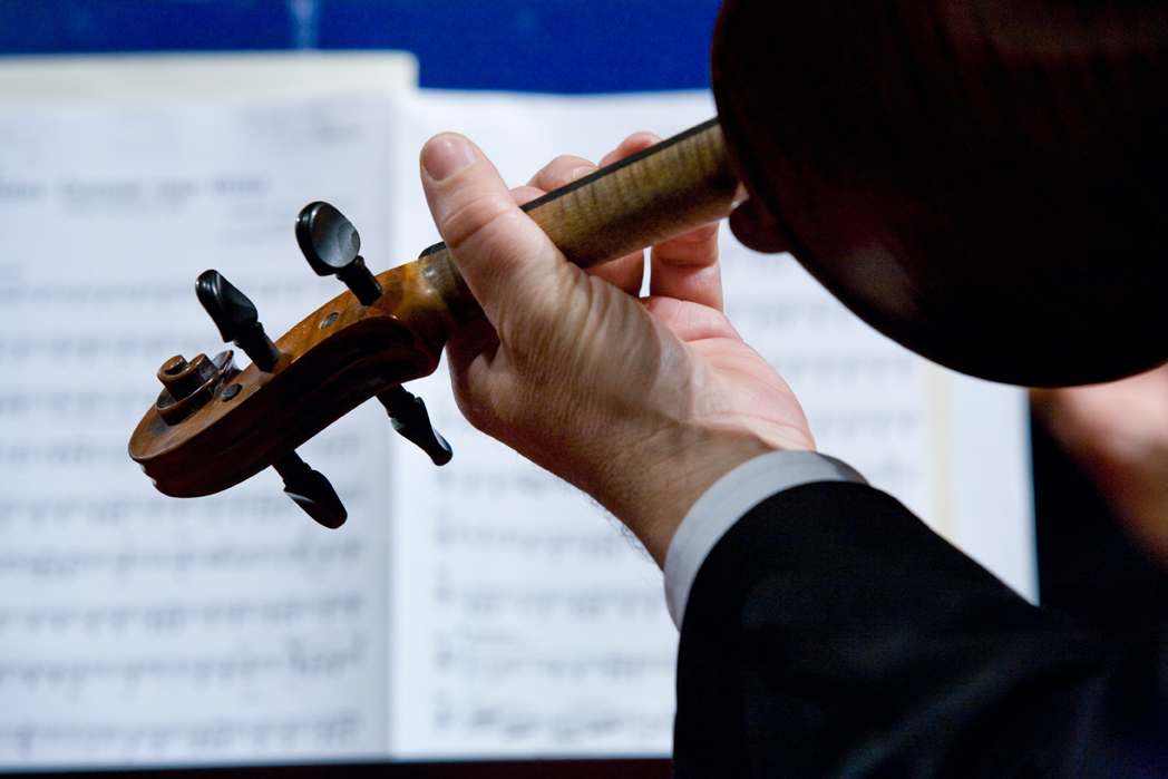 “Virtuosismo esecutivo e temi spagnoli”: il nuovo concerto dell’Orchestra Sinfonica