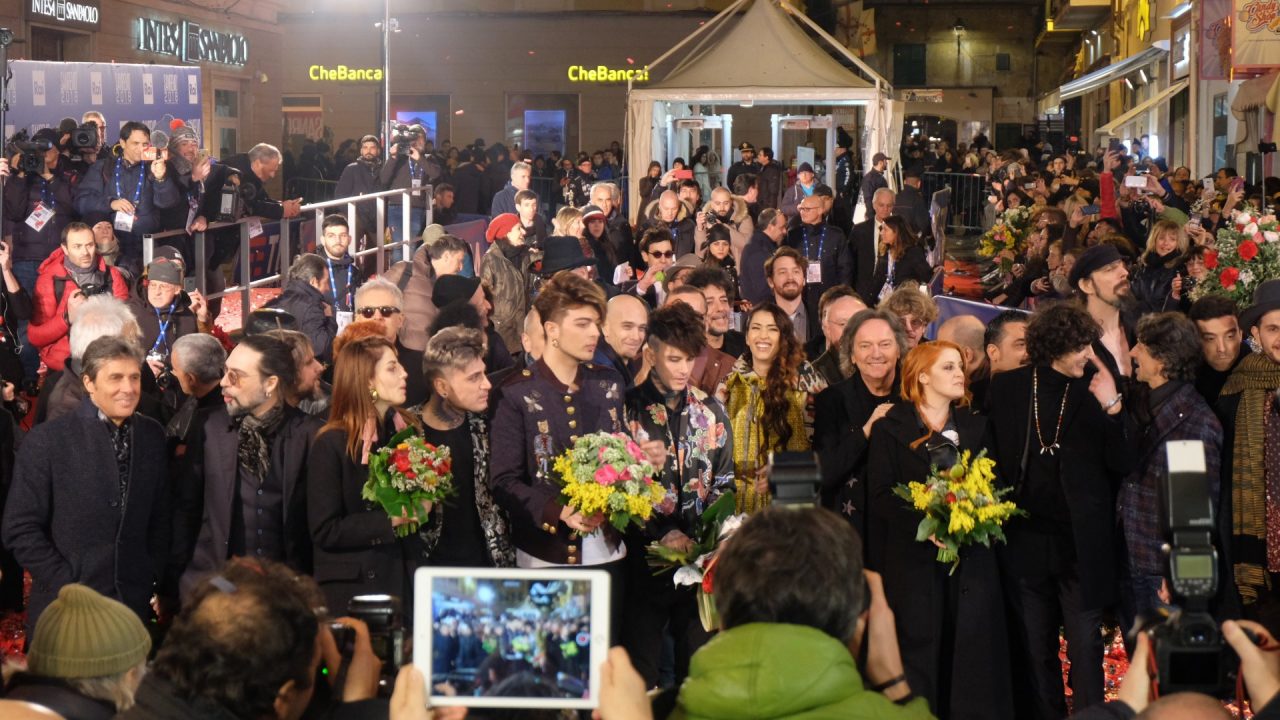 Il red carpet illumina di rosso il Festival