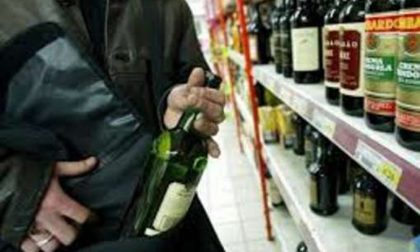 Colpo a Bordighera: ladri rubano liquori pregiati per 400 euro all'Eurodrink