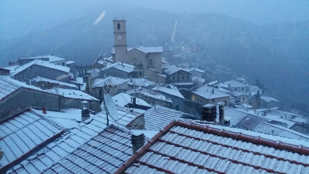 Bajardo si è svegliata con i tetti innevati