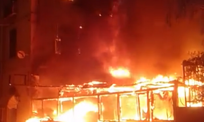 Incendio alla pizzeria "I Nomadi": ecco i video del devastante rogo