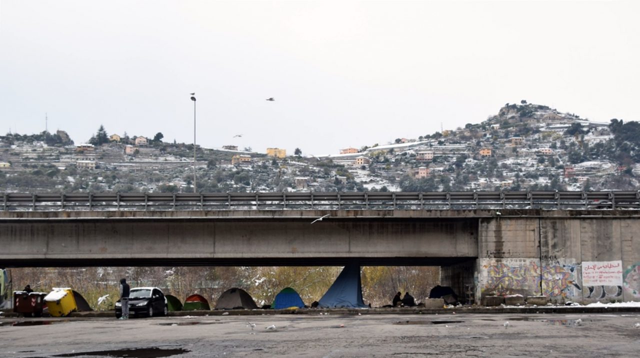 Rapinato e preso a pietrate sul greto del Roja: gli spaccano due denti e lo feriscono all’occhio
