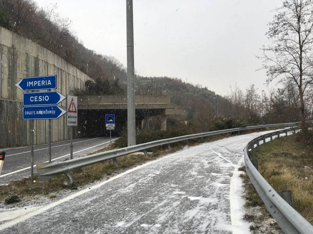 Inizia a nevischiare sulla costa del Ponente
