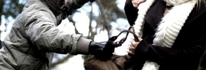 Rapinano anziana e aggrediscono forze dell’ordine ad Albenga, arrestato anche un 22enne di Imperia
