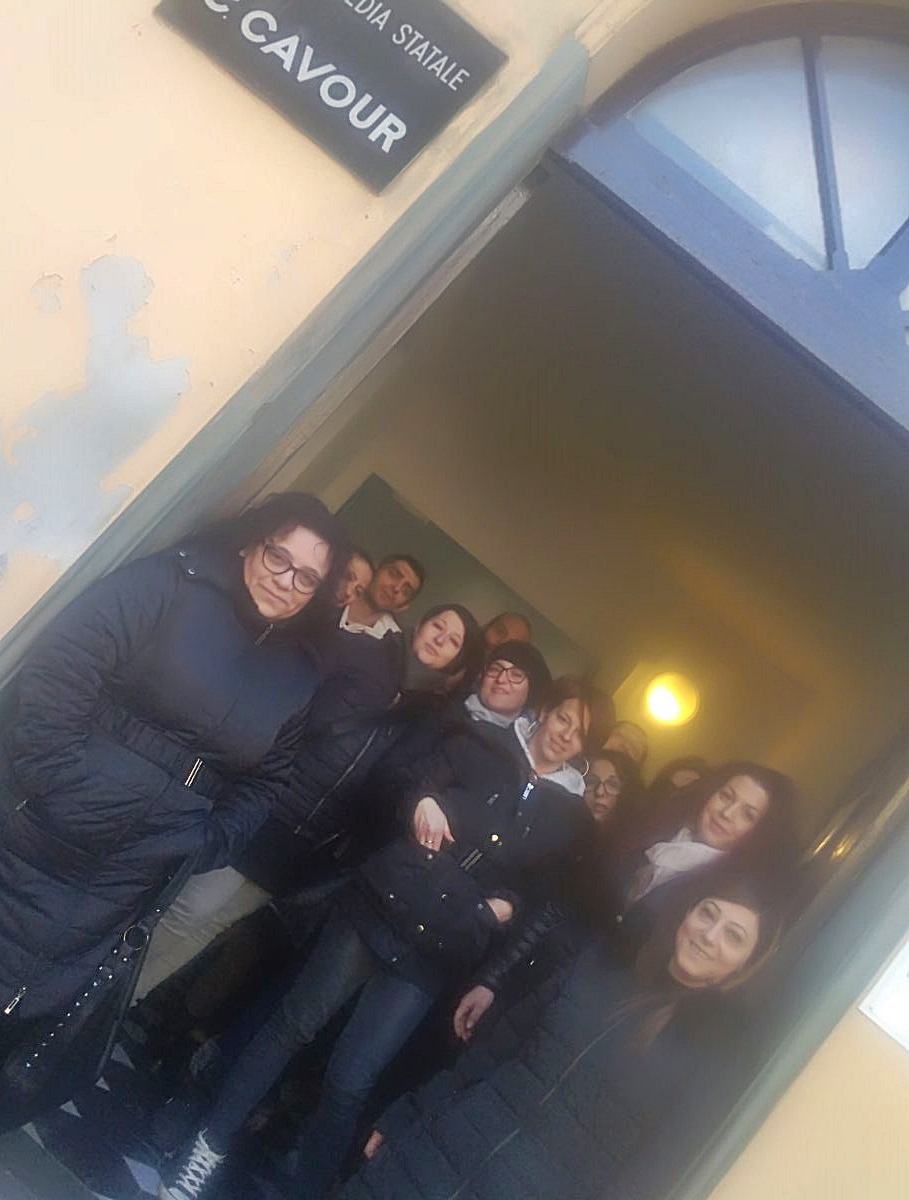 Scuola Cavour Ventimiglia sit-in genitori raccolta firme_02