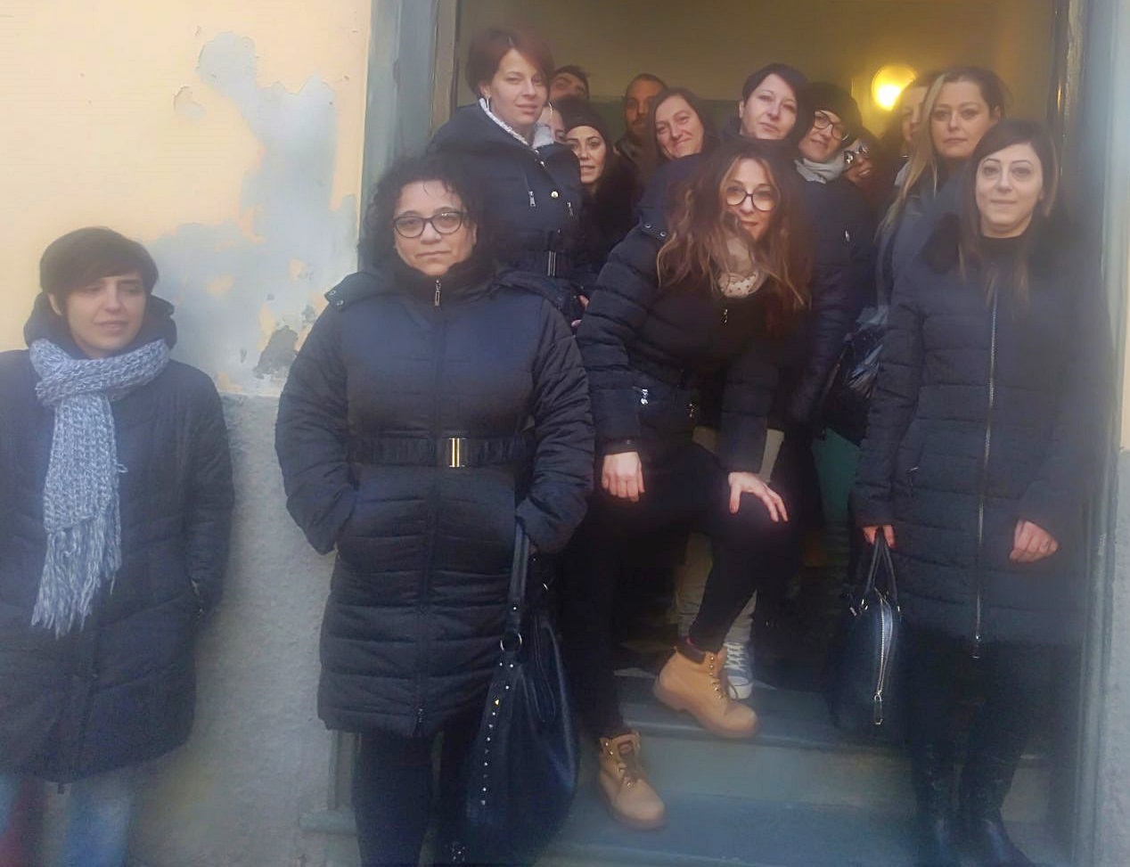 Scuola Cavour Ventimiglia sit-in genitori raccolta firme_03