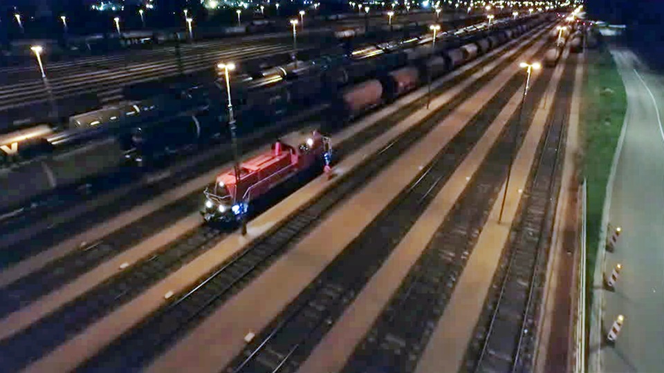 Migranti nel locomotore, macchinista blocca treno per la Francia