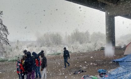 Ventimiglia sotto la neve: migranti evacuati dal greto del fiume Roja , ci sono anche bambini