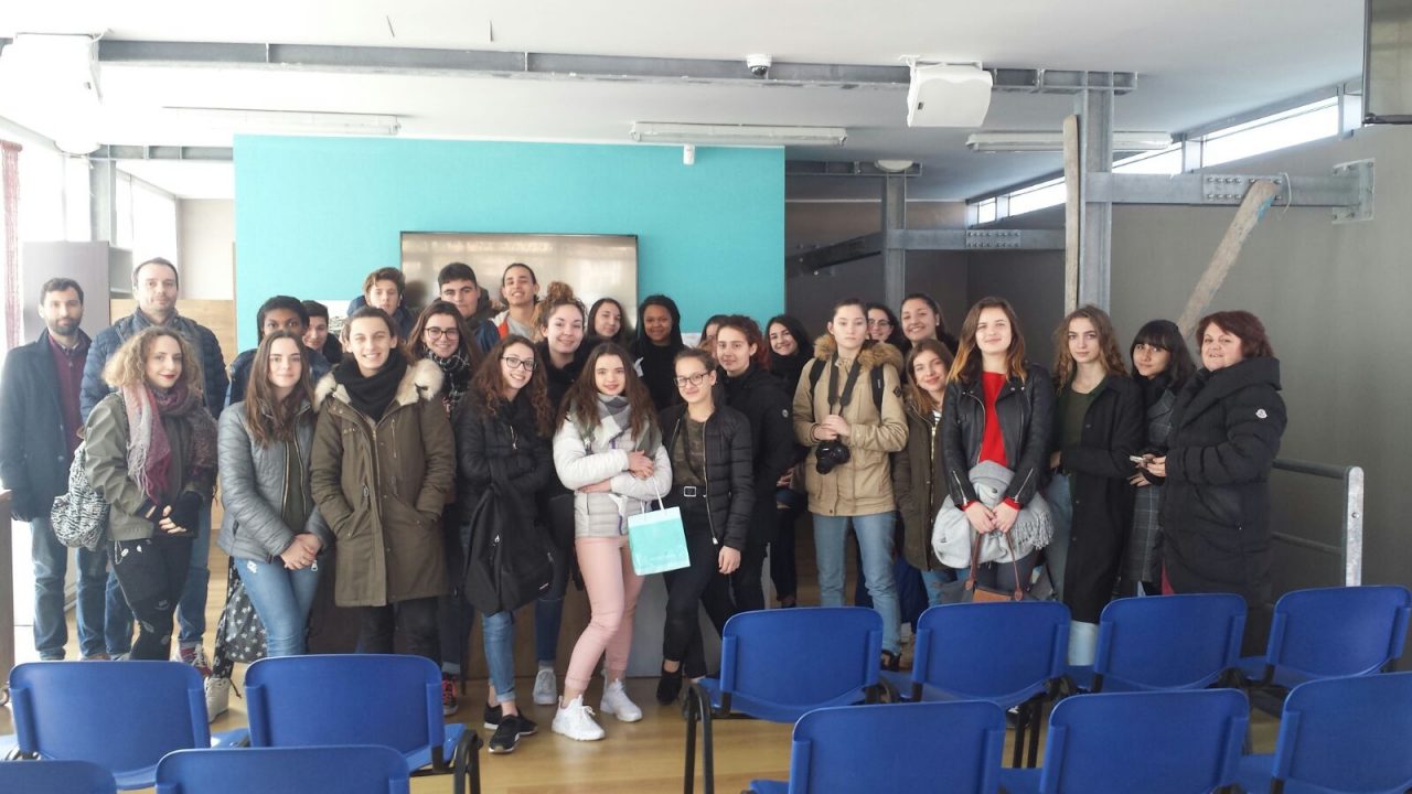 La visita degli studenti francesi all’infopoint di Imperia
