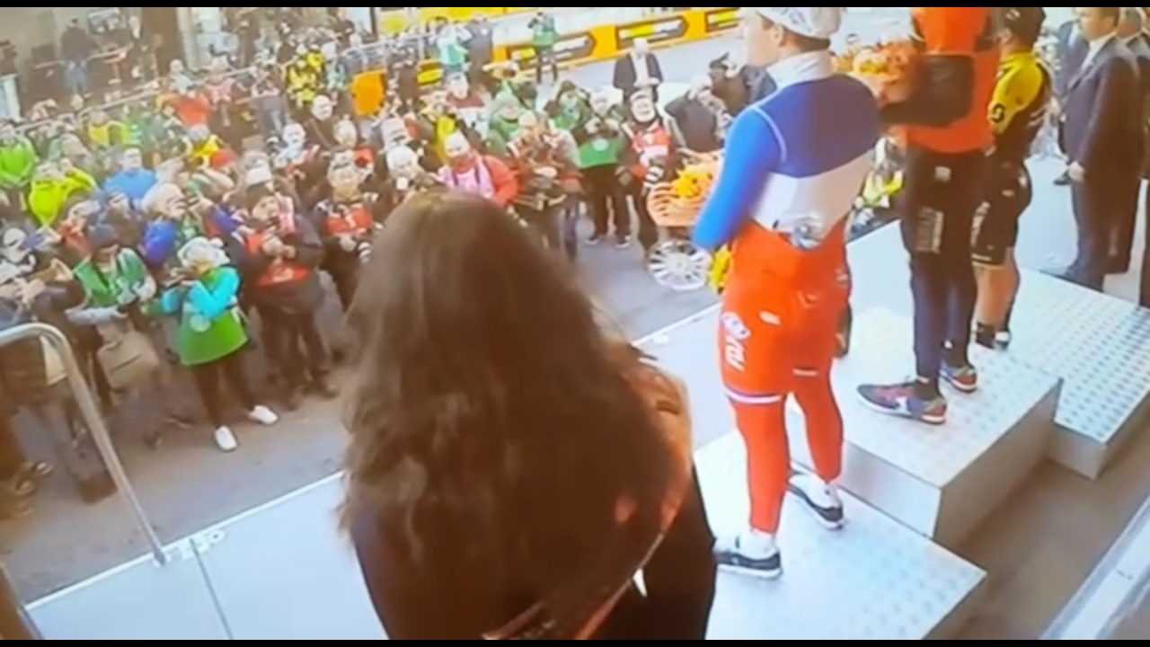 Nibali intona l’Inno di Mameli a Sanremo dopo la grande vittoria