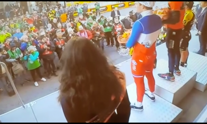Nibali intona l'Inno di Mameli a Sanremo dopo la grande vittoria