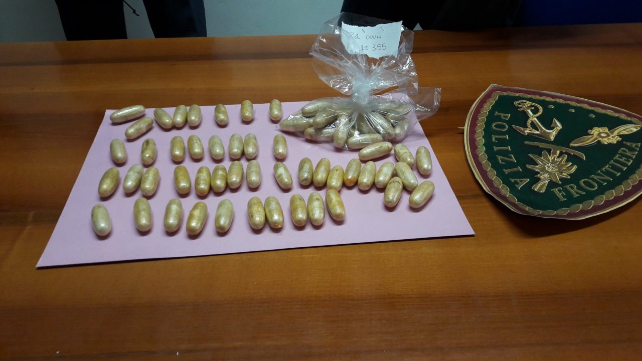 Viaggiava con 100mila euro di cocaina nello stomaco, arrestato