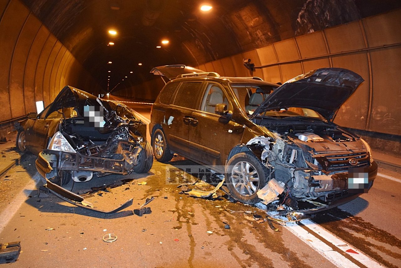 Drammatico scontro frontale sull’Aurelia in galleria a Ventimiglia. Foto