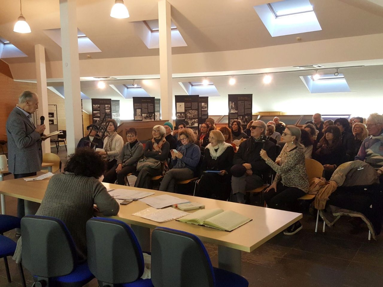 Maratona di poesie nella biblioteca Corradi di Sanremo