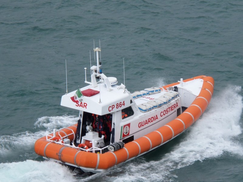 Morto in mare Guardia Costiera Capitaneria di Porto motovedetta