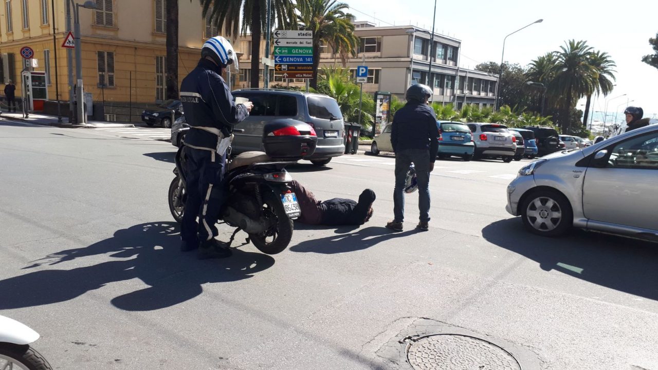 Scontro auto moto in corso Cavallotti ferito uomo di 56 anni