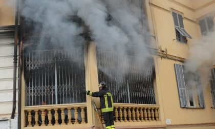 Tre intossicati, di cui uno grave nell'incendio di una palazzina a Sanremo