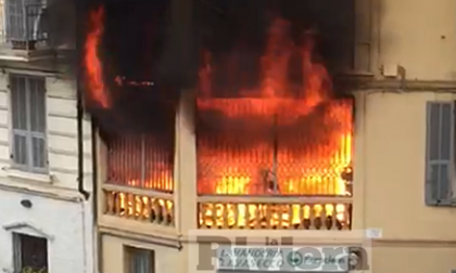 Le impressionanti immagini dell'incendio di via Nino Bixio a Sanremo/ Video