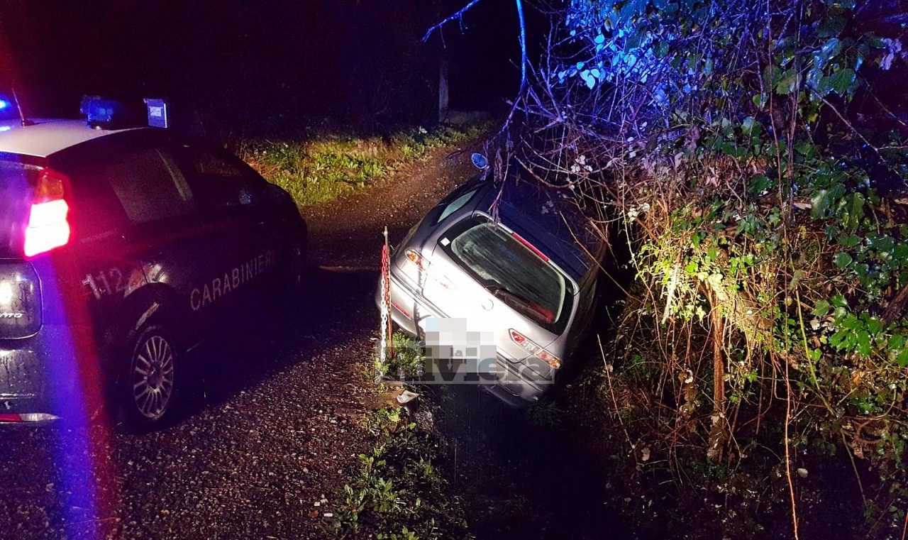 Con l’auto nel fossato a Diano Arentino, ferito un uomo