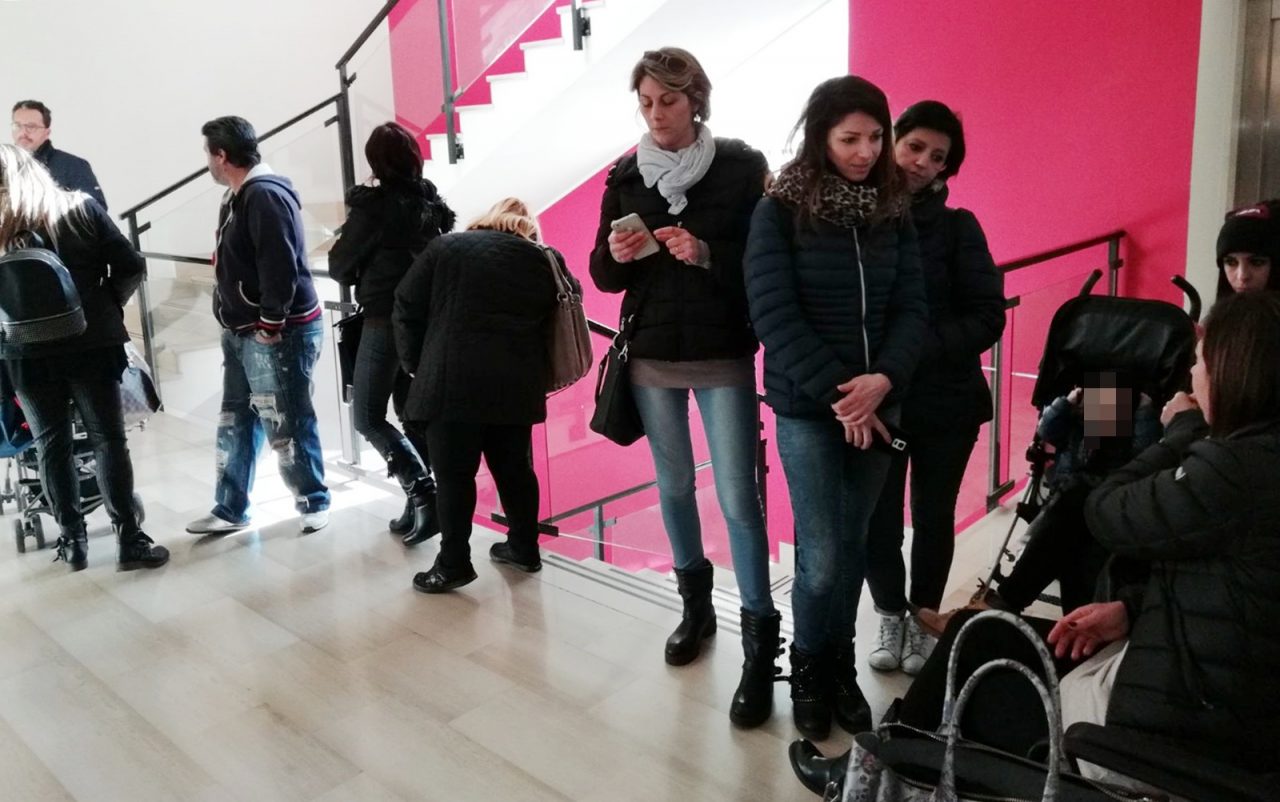 Chiusura Cavour: mamme in Comune, nel mirino scuolabus e ritardi