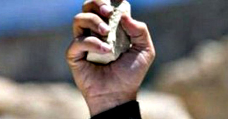 Sassaiola contro i carabinieri intervenuti alle Gianchette per sedare un’aggressione di 10 contro 1