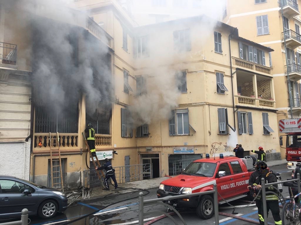 Sanremo: a fuoco una palazzina