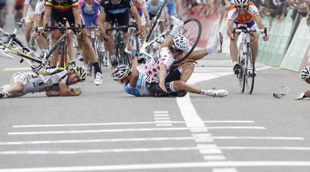 Milano Sanremo spaventosa caduta sull’Aurelia