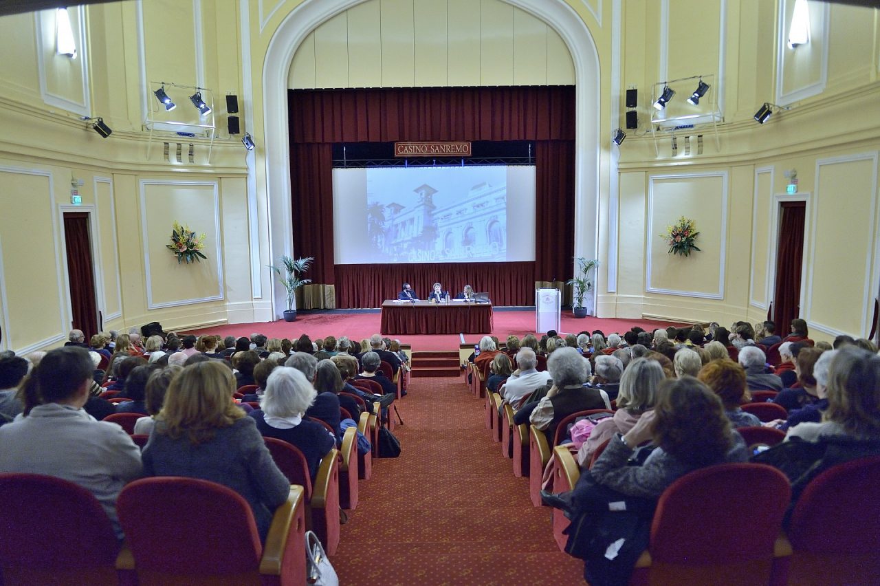 Teatro gremito per Dacia Maraini