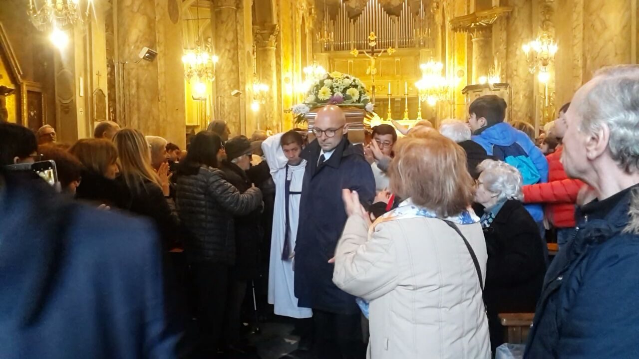 L’ultimo saluto a don Simonetti