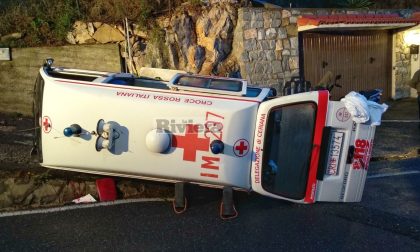 Si ribalta ambulanza della Croce Rossa a Sanremo: feriti i 2 volontari e la paziente a bordo