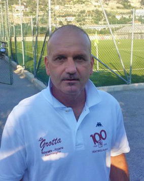 Allenatore rischia frontale con auto contromano in Aurelia bis