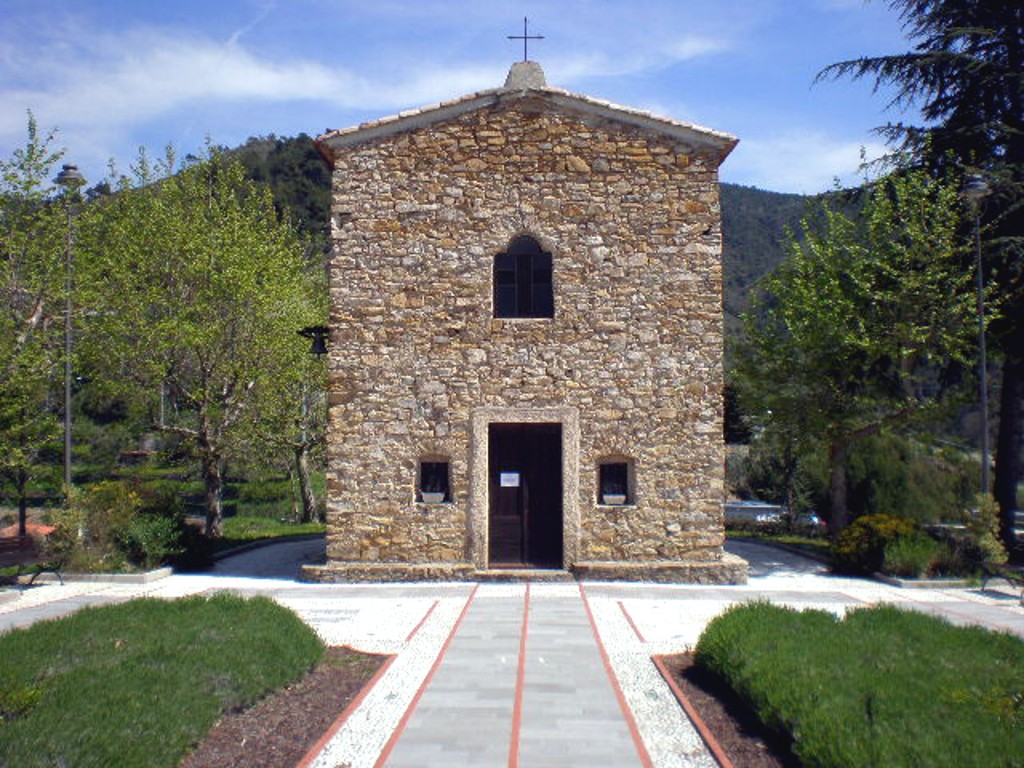 Vandali in azione nella chiesa di San Bernardo, caccia ai colpevoli