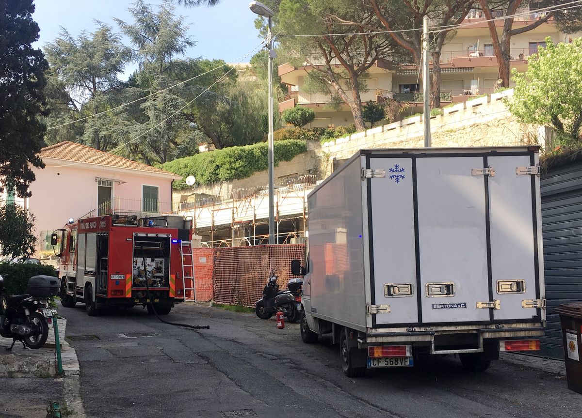 Incendio cella frigo furgone Sanremo via Padre Semeria_025
