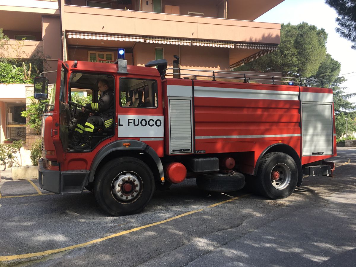 Incendio cella frigo furgone Sanremo via Padre Semeria_03