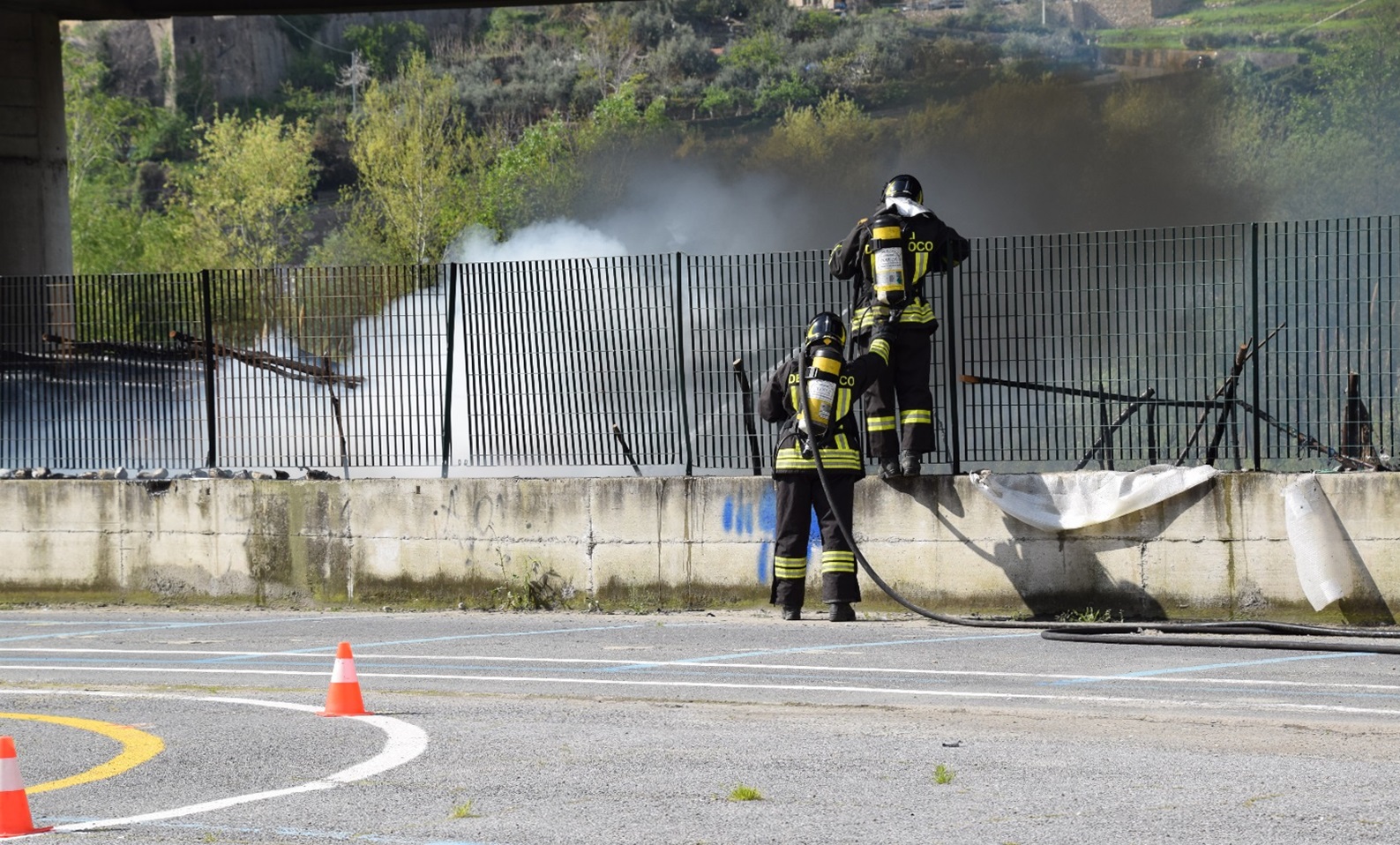 Incendio tendopoli greto fiume Roja migranti Ventimiglia_02