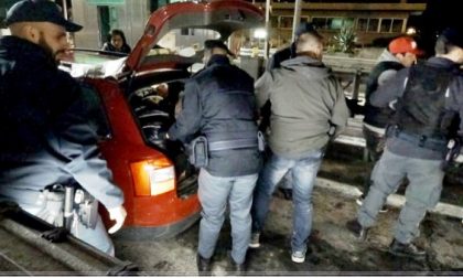 La polizia intercetta 11 migranti dentro un'auto verso la Francia, arrestato il passeur