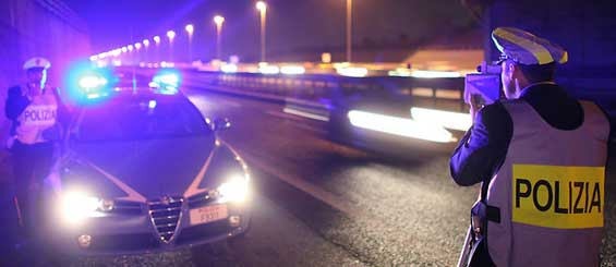 Automobilista scappa dopo un incidente in autostrada,