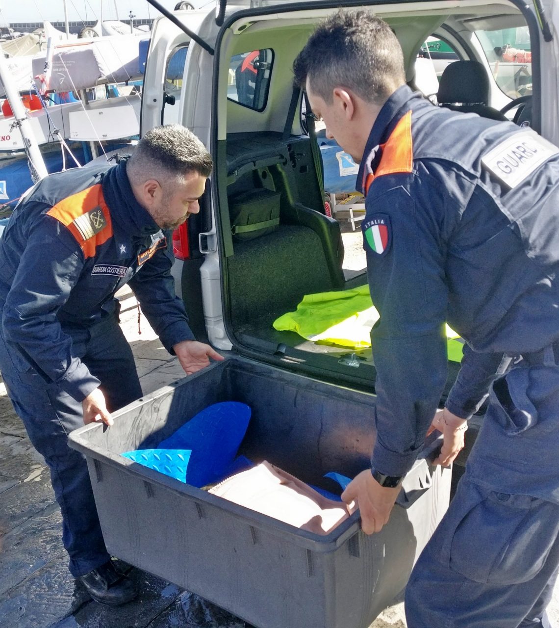 La Guardia Costiera salva una tartaruga marina nel Porto di Sanremo
