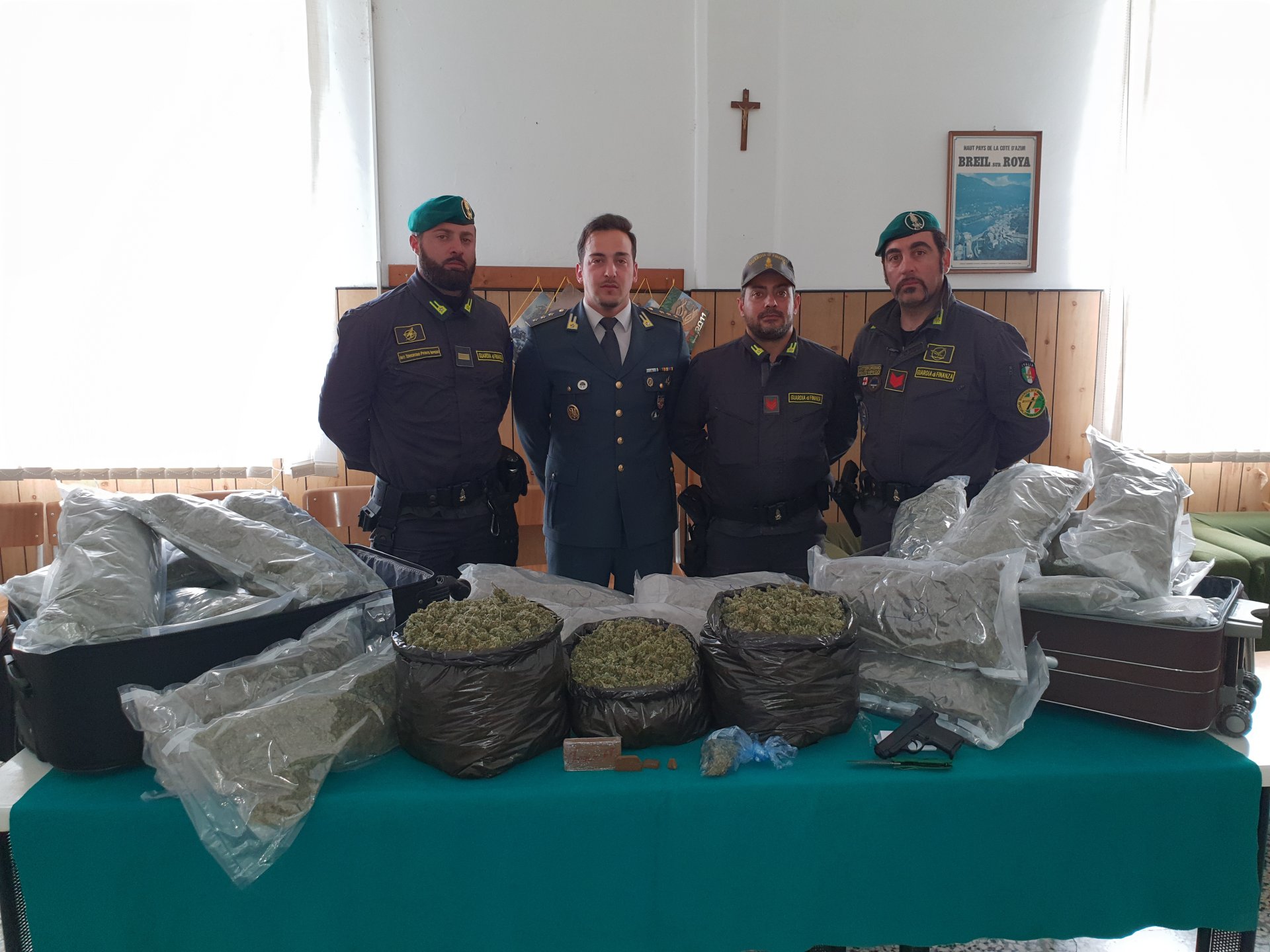 Sequestro marijuana Hascisc Guardia di Finanza Ventimiglia1