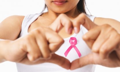 Bastione illuminato di rosa per la lotta contro il tumore al seno