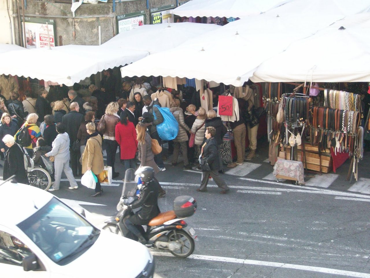 Domenica sospeso il lavaggio stradale