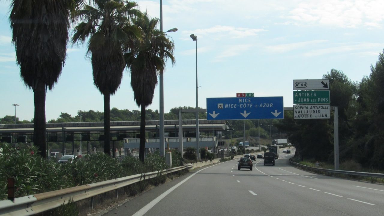 Scontro auto-mezzo pesante sull’A8 code verso l’Italia