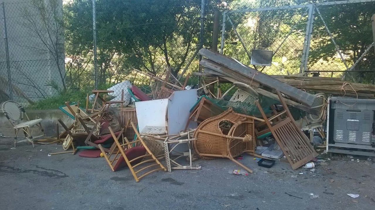 Mobilificio all’aria aperta a San Giovanni
