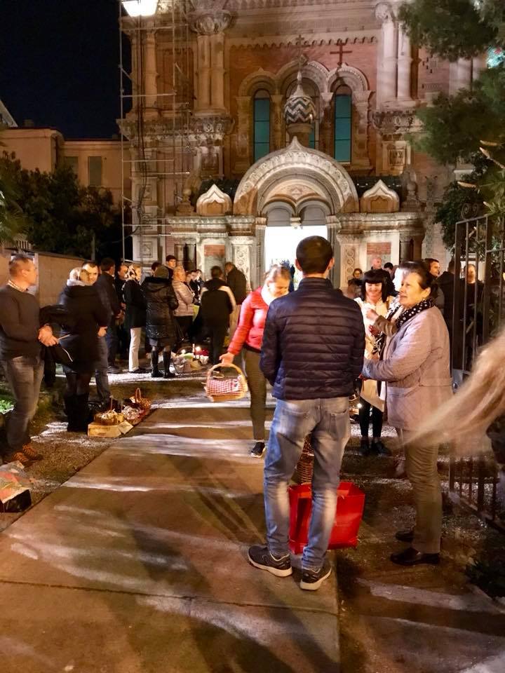 Tanta gente per festeggiare la Pasqua Ortodossa